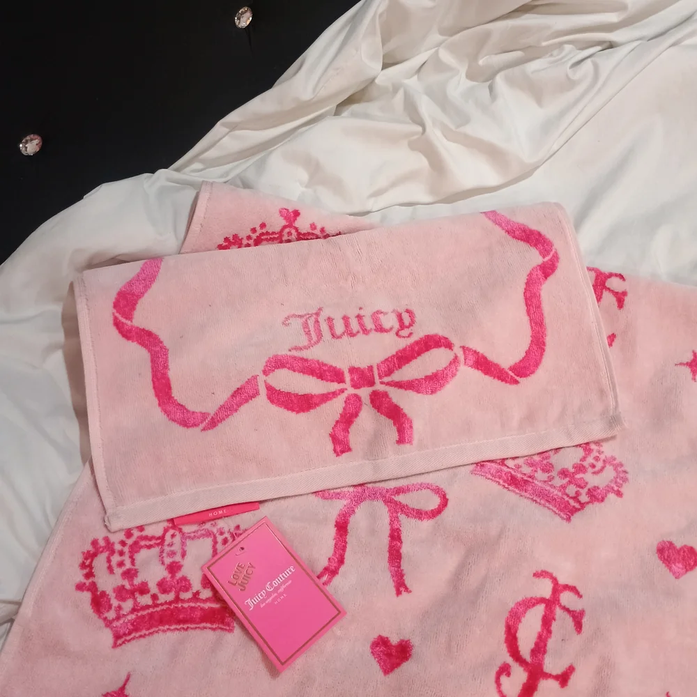 Juicy Couture Princess Treatment Dark Pink Light Pink Set 2 Bath 1 Hand Towel